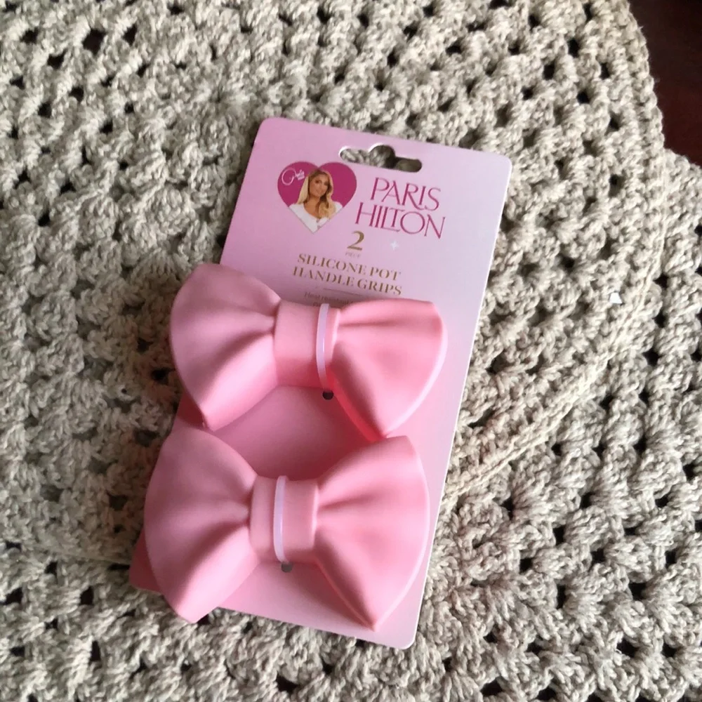Paris Hilton Pink Silicone Bow Silicone Pot Handle Grips, 2-Pack